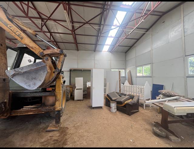 152M² WAREHOUSE TO LET IN MOSTYN PARK